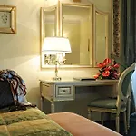 Отель Daniel's 4*
