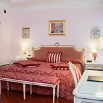 Daniel's Отель 4*