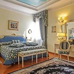 Отель Daniel's