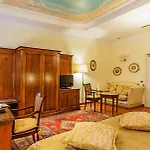 Отель Daniel's 4*