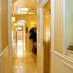 Отель Daniel's 4*