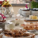 Daniel's Отель 4*